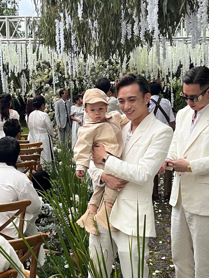 Con gái JustaTee chiếm spotlight khi dự đám cưới nữ chính show hẹn hò
