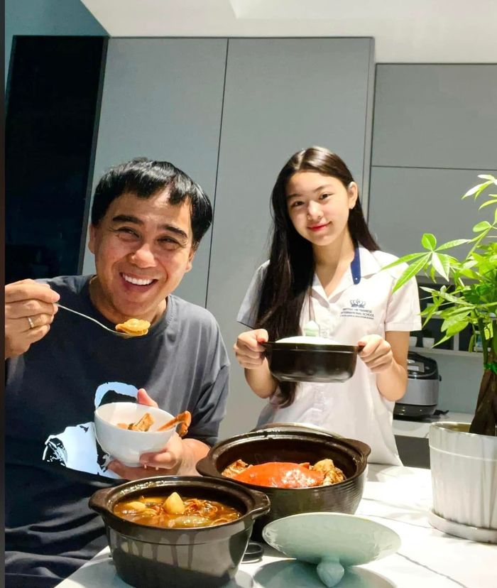 Con gái Quyền Linh chuẩn nàng thơ, đợi đủ tuổi đội vương miện