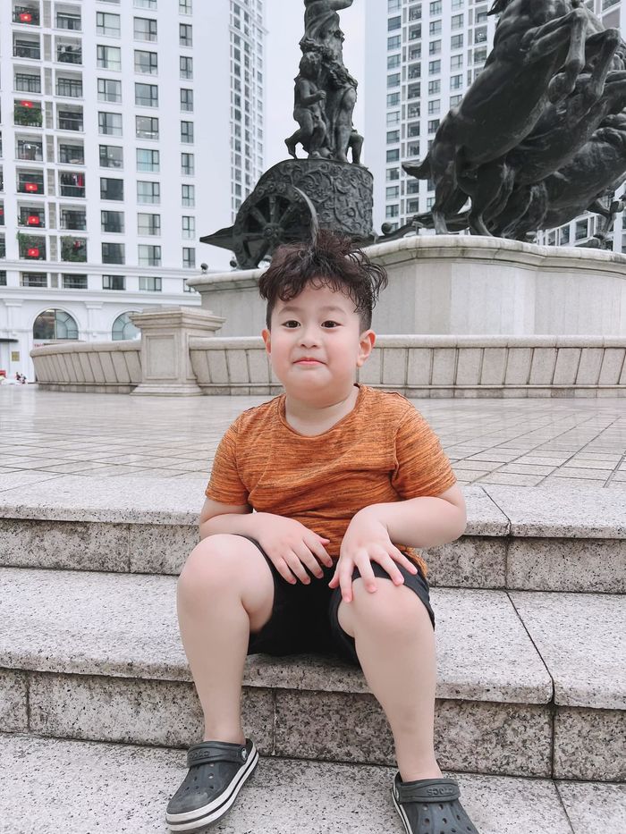 Con trai Việt Anh: Từng còi cọc, nay cao gần nhất lớp ở tuổi lên 5