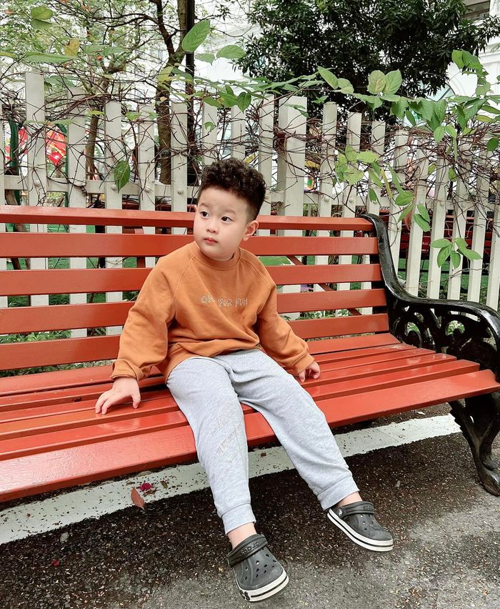 Con trai Việt Anh: Từng còi cọc, nay cao gần nhất lớp ở tuổi lên 5