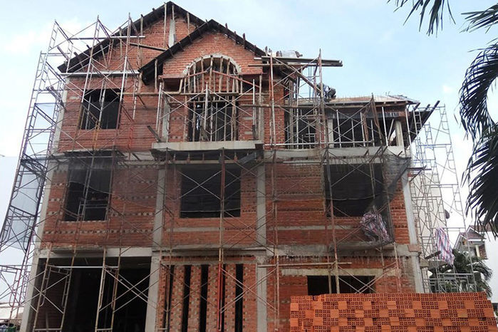 Con xây nhà báo hiếu: xuất khẩu lao động để trả nợ
