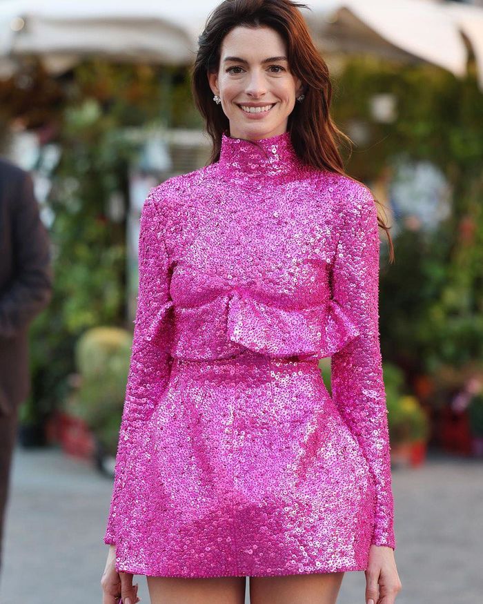 Công chúa Anne Hathaway: Ảnh 16 năm sau vẫn đẹp như thiếu nữ