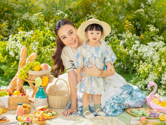 Đàm Thu Trang dùng đồ hiệu lạ lắm: Tưởng bình dân mà toàn trăm triệu