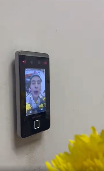 Dàn sao show hot chúc sinh nhật HIEUTHUHAI: Dương Lâm có bó hoa lạ lắm