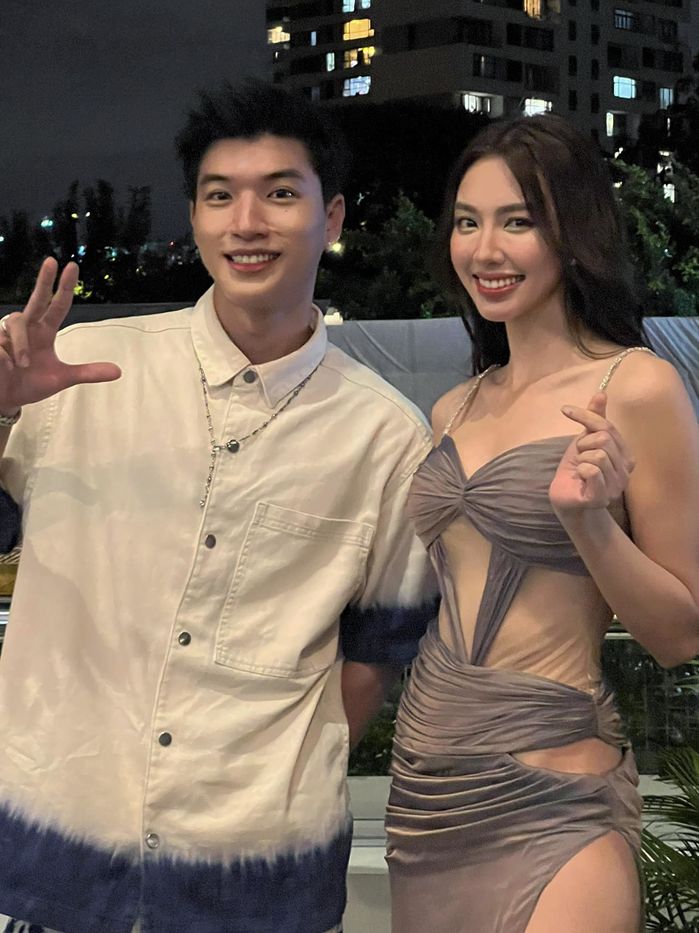 Dàn sao show hot chúc sinh nhật HIEUTHUHAI: Dương Lâm có bó hoa lạ lắm
