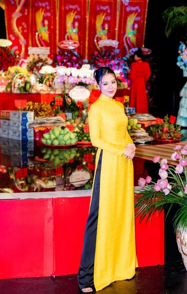 Dàn sao Việt nô nức đi cúng Tổ: Nam Thư, Ngọc Châu nền nã với áo dài