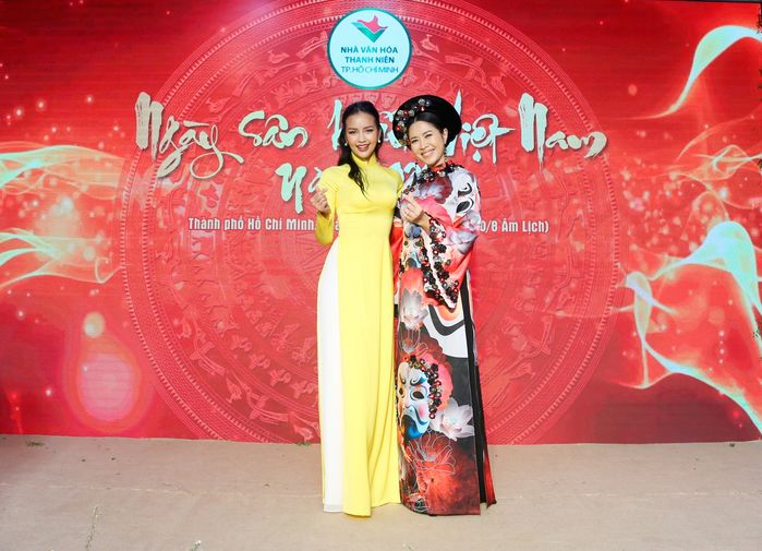 Dàn sao Việt nô nức đi cúng Tổ: Nam Thư, Ngọc Châu nền nã với áo dài