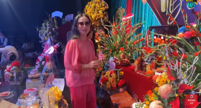 Dư âm giỗ Tổ nghề: Hoài Linh hát bolero remix quậy cùng dàn nghệ sĩ