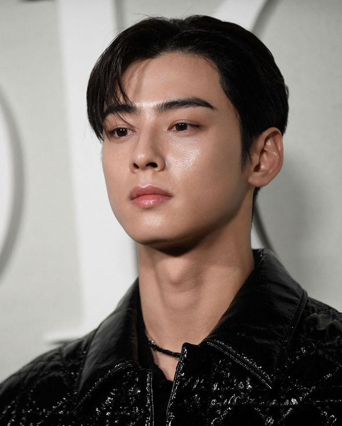 Mặt mộc 10 điểm của Cha Eun Woo: Đường nét đẹp chuẩn như tượng