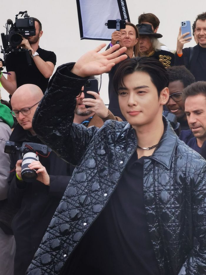 Mặt mộc 10 điểm của Cha Eun Woo: Đường nét đẹp chuẩn như tượng