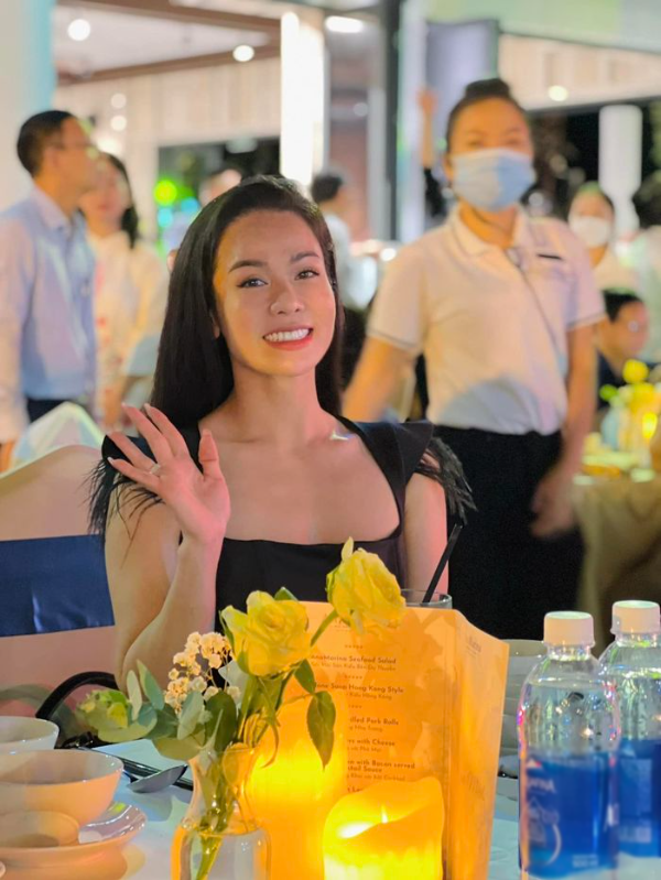 Cánh Diều Vàng 2021: Việt Hương đeo nhẫn 6 tỷ, Hà Phương như nàng xuân