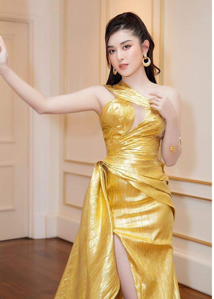 Hải Triều lấn lướt 10 mỹ nhân Việt khi đụng hàng chiếc váy siêu hot