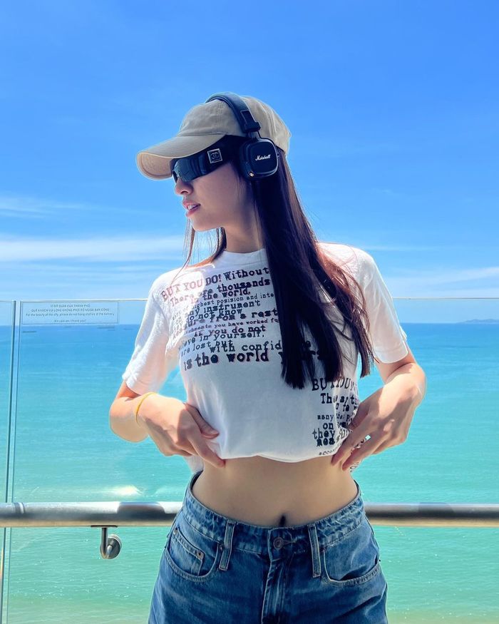 Ăn mặc vốn chẳng hiền, Lương Linh hết nhiệm kỳ càng quậy ra mặt