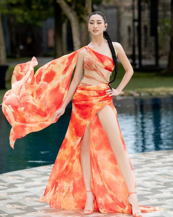 Ăn mặc vốn chẳng hiền, Lương Linh hết nhiệm kỳ càng quậy ra mặt