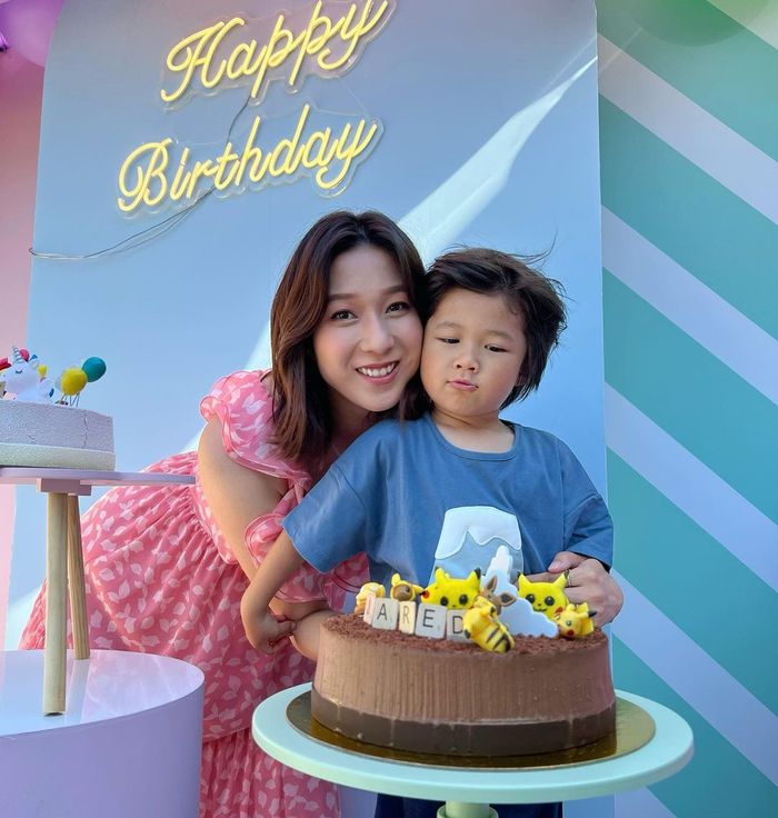 Hoa đán TVB Chung Gia Hân bầu vượt mặt vẫn xinh, e ấp bên gia đình