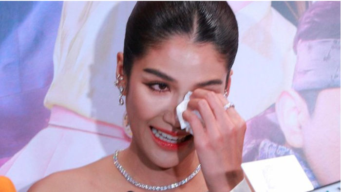 Hoa hậu Hoàn vũ Thái Lan bị siết nhà vì mẹ nợ nần