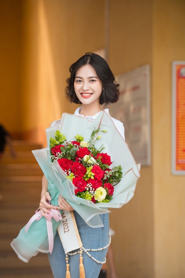 Hoa hậu Nông Thuý Hằng hoạt động tích cực sau 2 tháng đăng quang