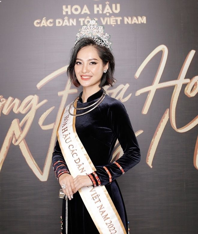 Hoa hậu Nông Thuý Hằng hoạt động tích cực sau 2 tháng đăng quang