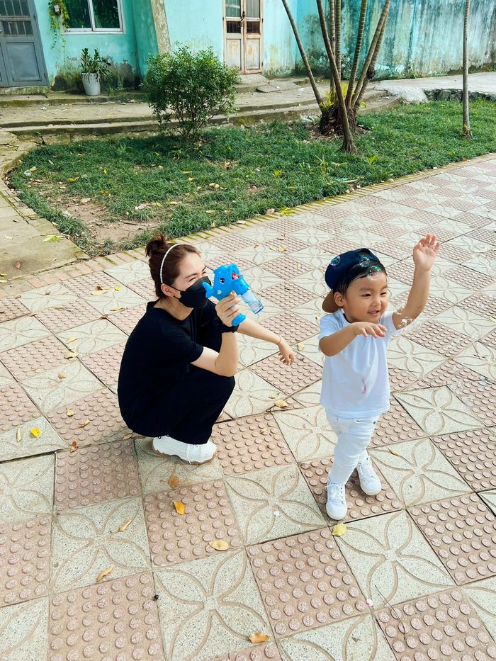 Hòa Minzy lên tiếng về tin đồn tái hợp bố của con trai