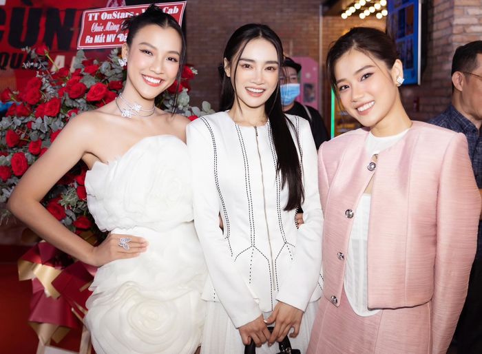 Hoàng Oanh đọ sắc cùng dàn Hoa, Á hậu: Mẹ một con hiếm khi lép vế