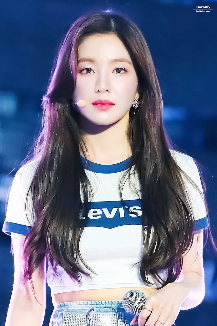 Idol Kpop bị lầm là ca sĩ solo vì outfit nổi: Wonyoung vẫn được ưu ái