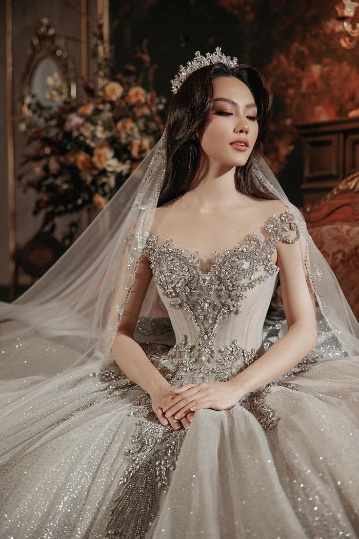 Khi các nàng hậu Việt diện váy cưới: Top 3 Miss World Vietnam lộng lẫy