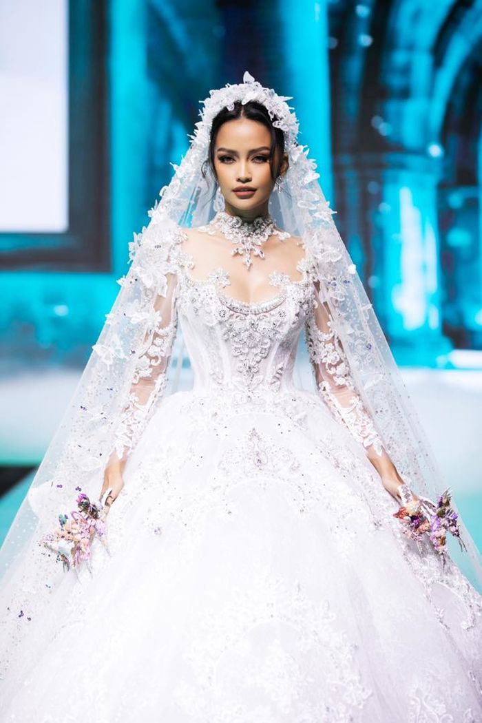 Khi các nàng hậu Việt diện váy cưới: Top 3 Miss World Vietnam lộng lẫy