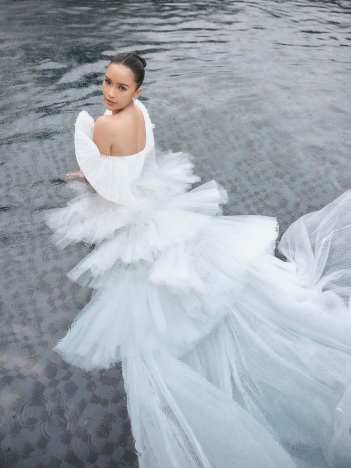 Khi các nàng hậu Việt diện váy cưới: Top 3 Miss World Vietnam lộng lẫy