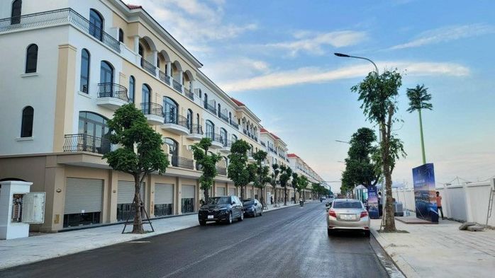 Vợ chồng Mạc Hồng Quân tậu biệt thự mới toanh sau khi vừa bán nhà cũ