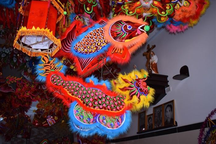 Làng nghề làm đèn Trung thu lớn nhất cả nước: Mỗi ngày cho ra 500 cái