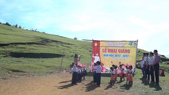 Lễ khai giảng trường tiểu học 54 học sinh: Không điện, không nước sạch