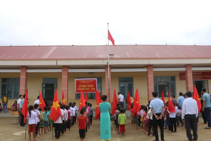 Lễ khai giảng trường tiểu học 54 học sinh: Không điện, không nước sạch