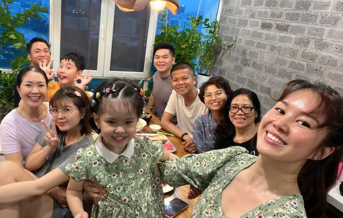 Lê Phương mừng sinh nhật quý tử đúng 2/9: Mẹ chồng cũng có mặt