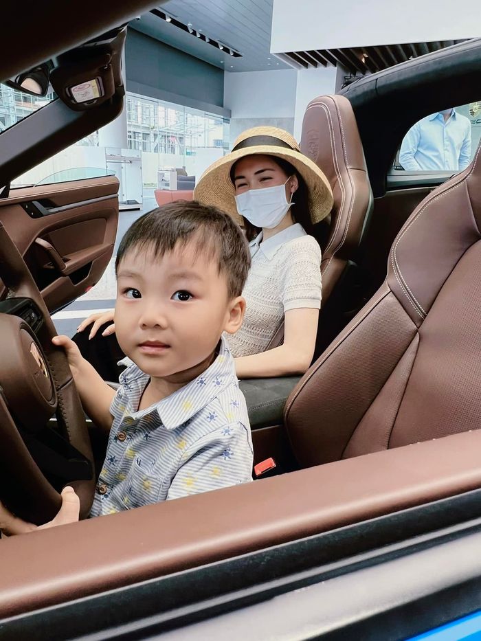 Lên đồ bảnh bao đi chơi, Bo Thúi gặp sự cố vẫn cưng hết nấc