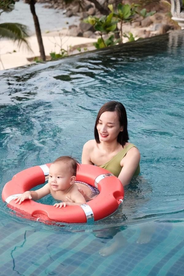 Lisa - Leon lần đầu gặp Lan Ngọc: Cậu ú ngơ ngác khi ngọc nữ hát
