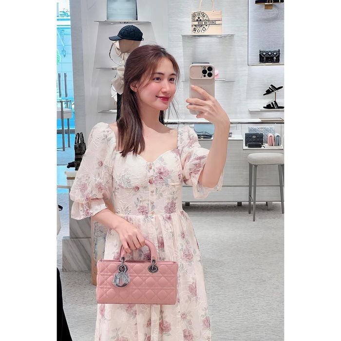 Hoà Minzy giàu nhất gia đình Hoa Dâm Bụt: Ủng hộ miền Trung 300 triệu