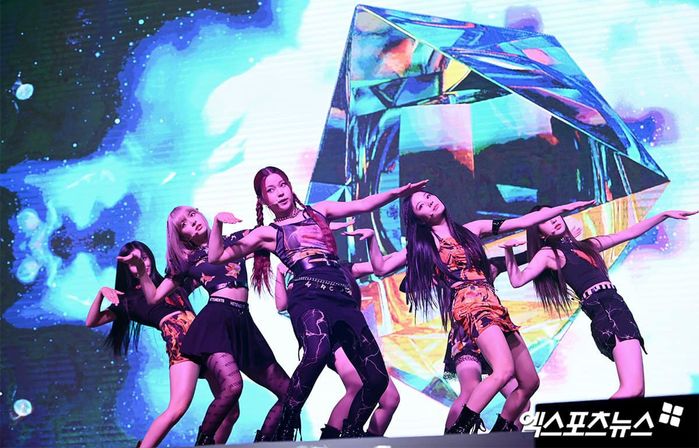 Màn comeback bất ổn của NMIXX: Bị tố copy từ teaser, nhạc lại khó ngấm