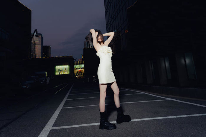 Mỹ nhân Cbiz nhìn chân cũng đã mê: Quan Hiểu Đồng lên cả hot search