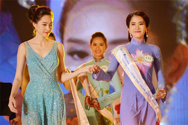 Mỹ nhân Việt không cùng huyết thống nhưng nhìn như chị em một nhà
