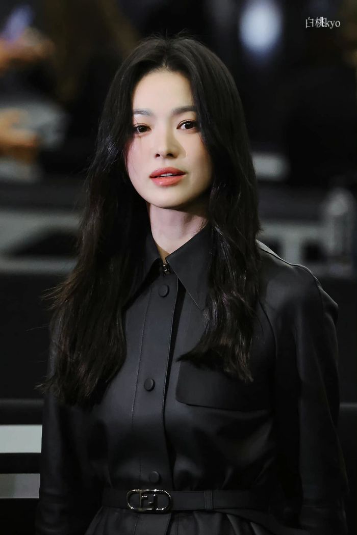 Mỹ nữ khoe vòng cổ: Rosé sương sương 58 tỷ, vòng của Lisa hơn siêu xe