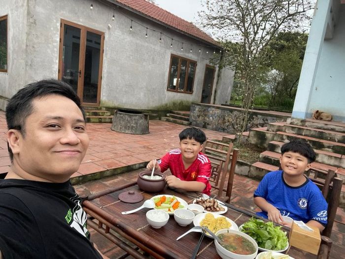 Nam MC VTV sau 8 năm ly hôn vợ cũ: Vẫn độc thân, chăm sóc 2 con chung