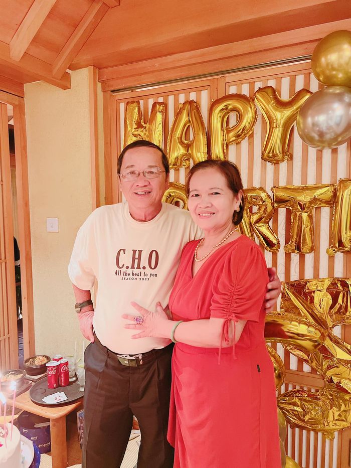 Nhã Phương khoe ảnh mừng sinh nhật bố: Đúng là nhà đẹp theo gen