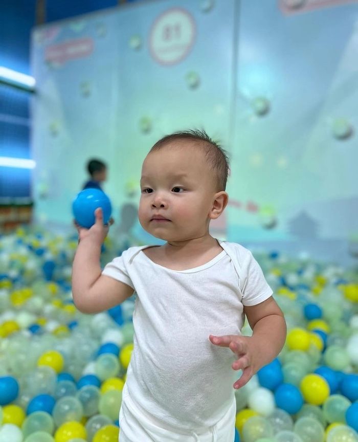 Nhóc tì nhà Hồ Ngọc Hà được nhờ bao việc: Gần 2 tuổi đã tự lập