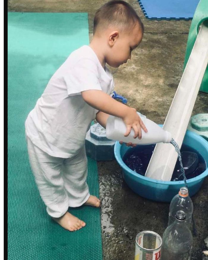 Nhóc tì nhà Hồ Ngọc Hà được nhờ bao việc: Gần 2 tuổi đã tự lập