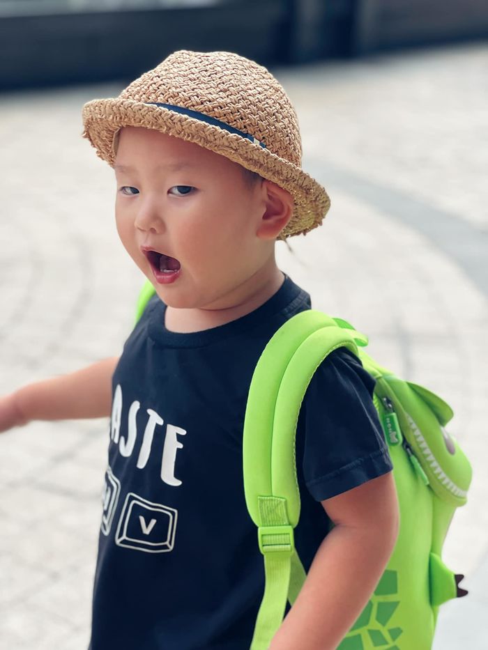 Nhóc tỳ sao Việt là chúa biểu cảm: Cici đi chơi không quên tấu hài