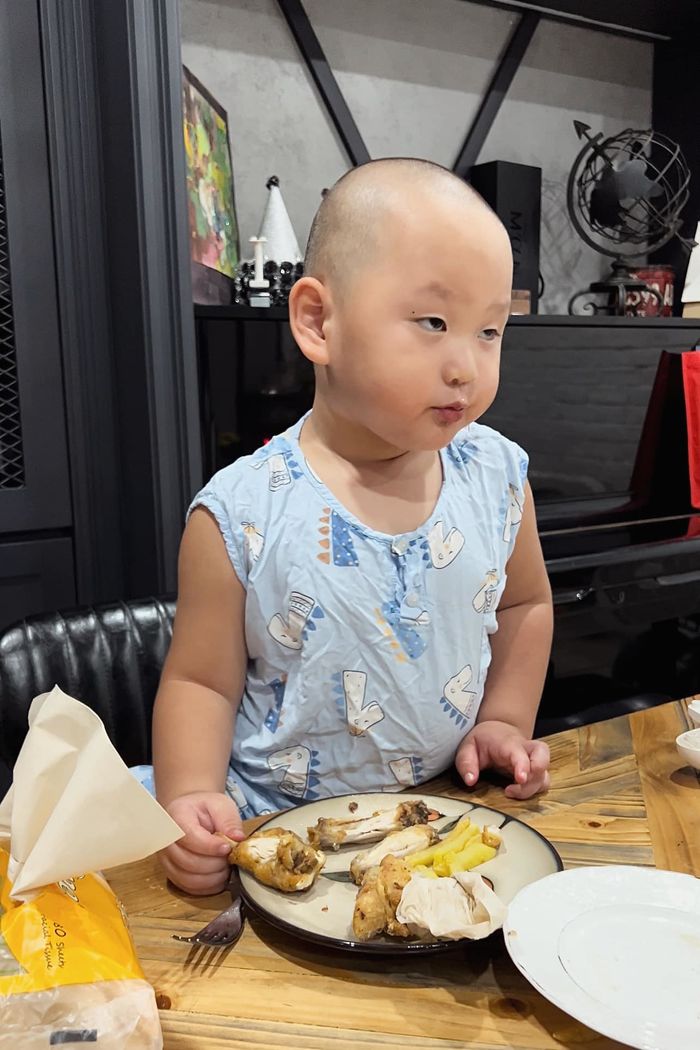 Nhóc tỳ sao Việt là chúa biểu cảm: Cici đi chơi không quên tấu hài