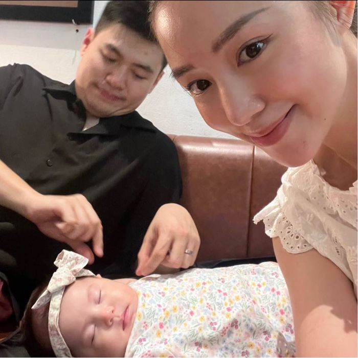 Nhóc tỳ Vbiz phá bĩnh bố mẹ: Winnie ngủ xuyên lễ