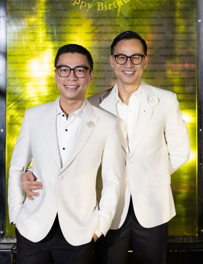 Những đám cưới LGBT hạnh phúc nhất Vbiz: Phương Uyên tổ chức ở Mỹ