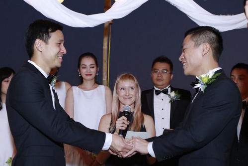 Những đám cưới LGBT hạnh phúc nhất Vbiz: Phương Uyên tổ chức ở Mỹ