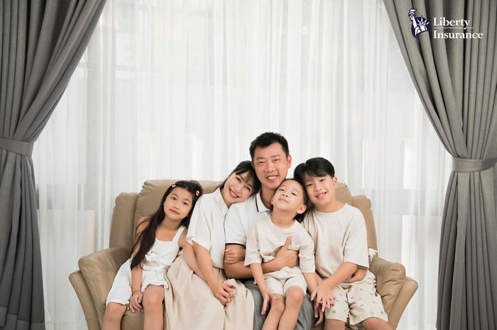 Gia đình đông con của Vbiz: Ốc Thanh Vân cho con học trường quốc tế